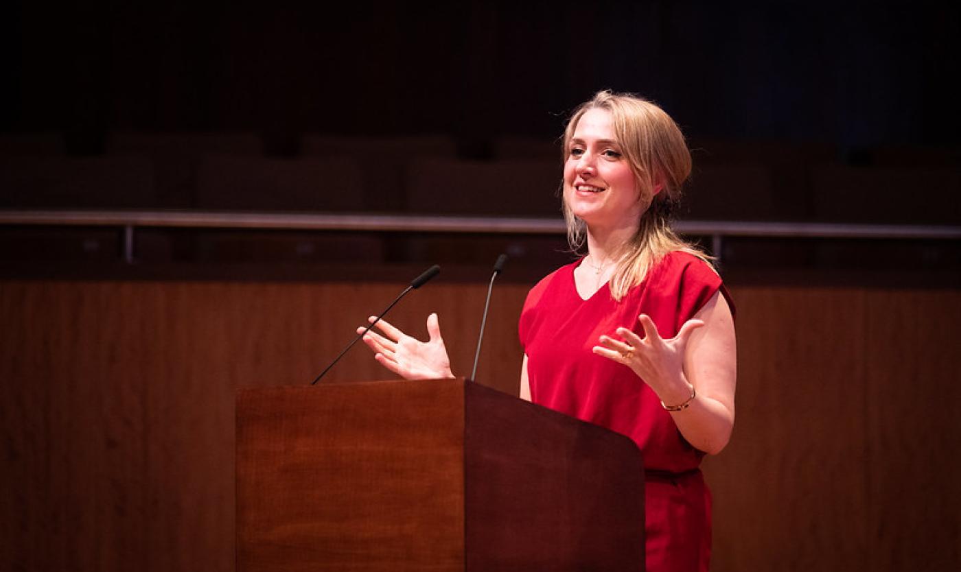 PACT-curator Alicja Gescinska tijdens de opening in Flagey