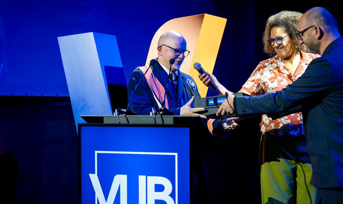Overhandiging proefschrift Overhandiging proefschrift