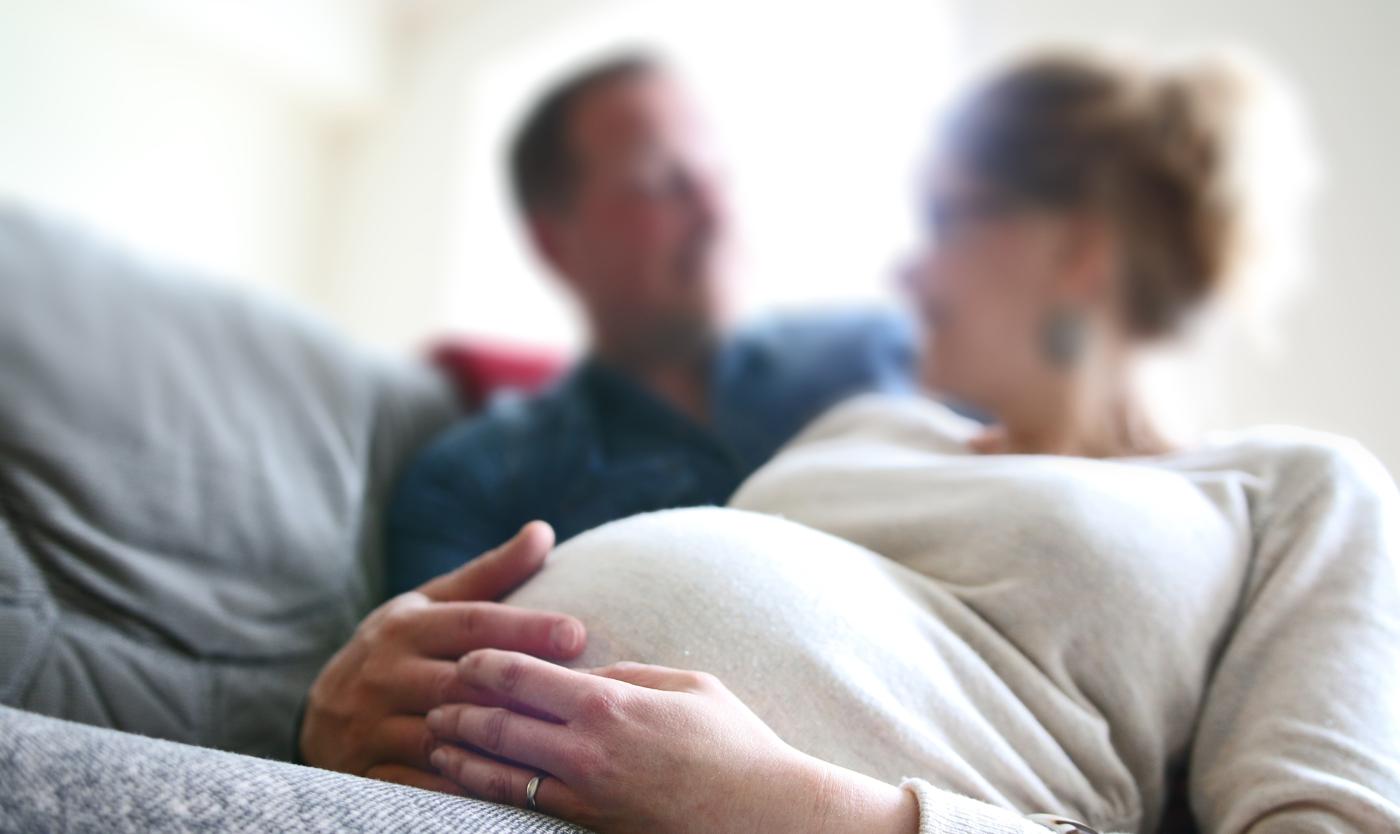 Zwangere vrouw met man Zwangere vrouw met man