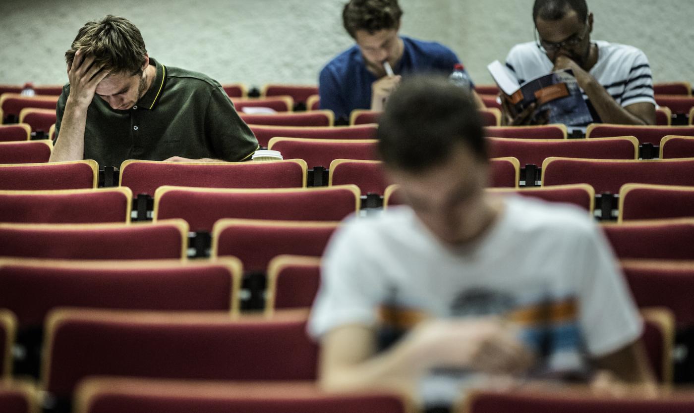 Studenten in aula in close-up