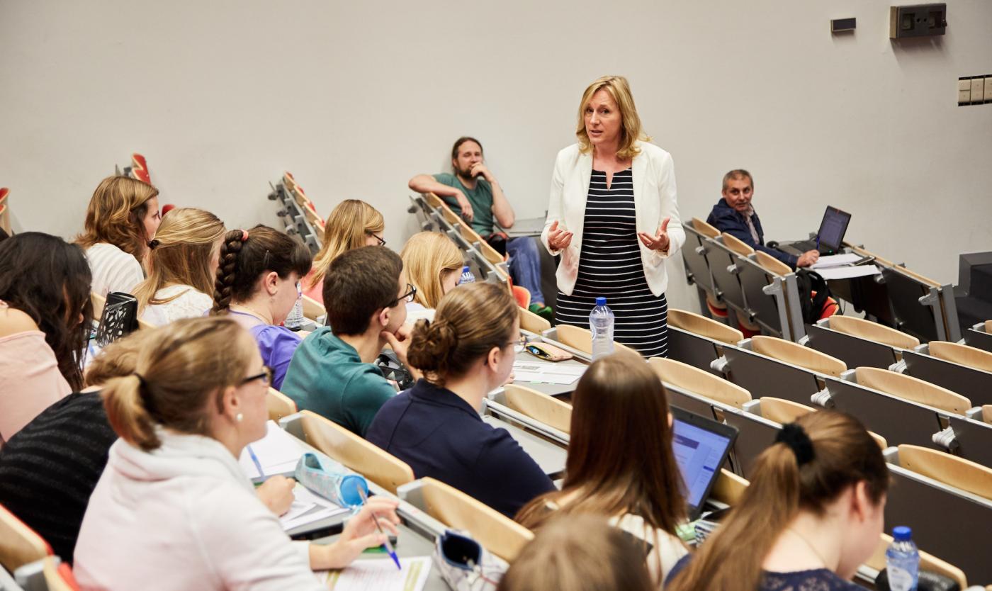 Lecture in auditorium campus Jette