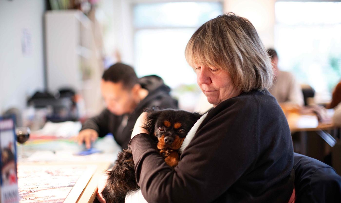 Leifhuis Wemmel Vrouw met hondje