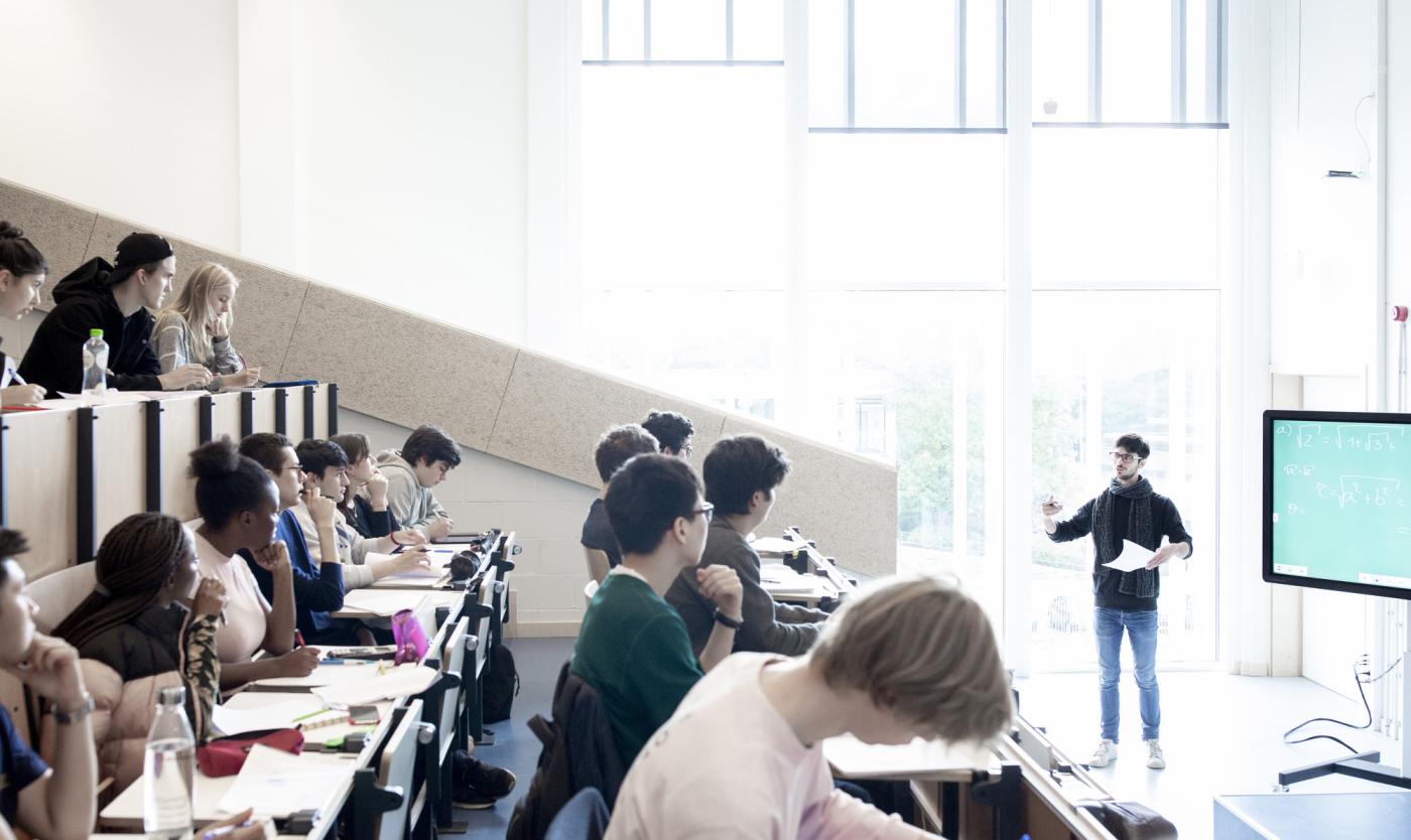 Studenten in aula gebouw I 