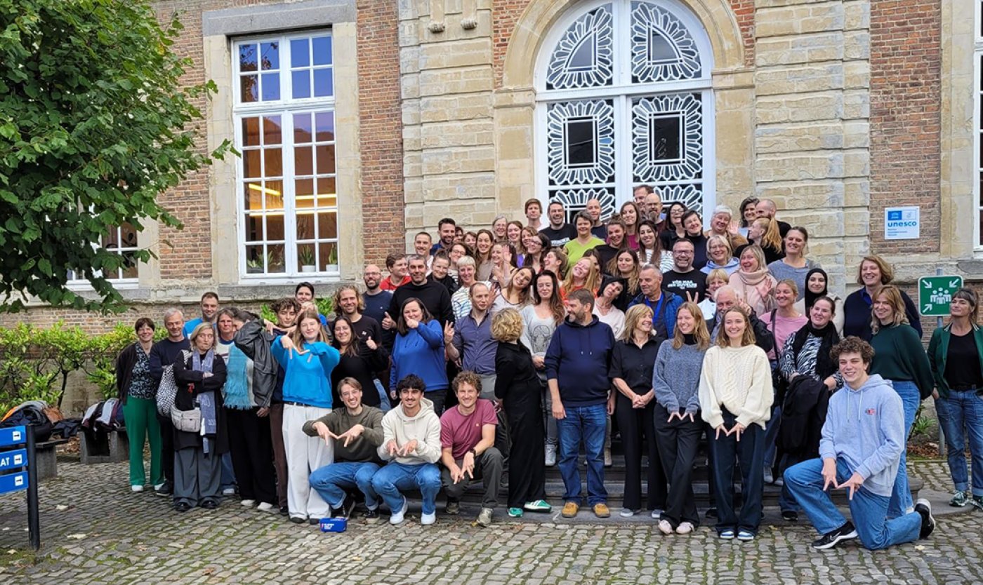 VUB-studenten met hun oud-leerkrachten