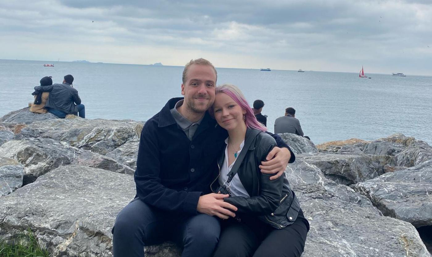 VUB exchange students sanna and emir sitting on a rock