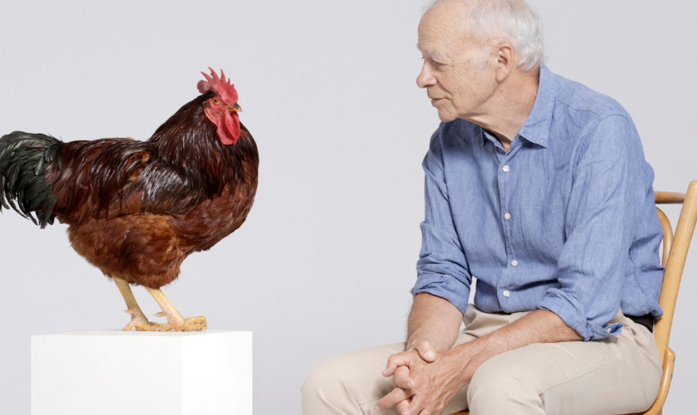 Peter Singer met haan