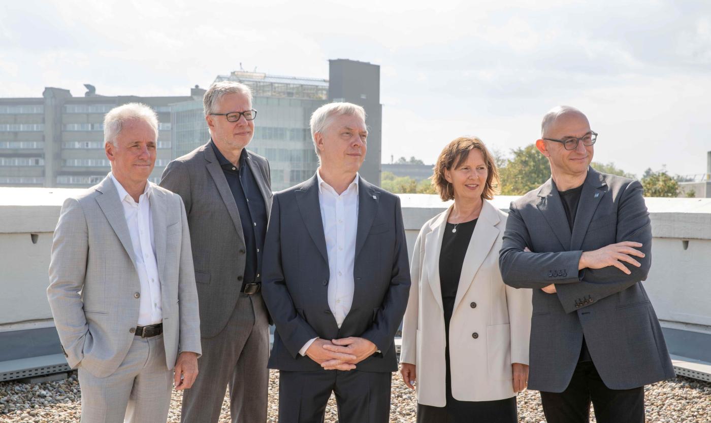 Nieuwe rectorenploeg met - van links naar rechts: Peter Schelkens, Pieter Ballon, Jan Danckaert, Sofie De Kimpe, Wim Vandenbussche