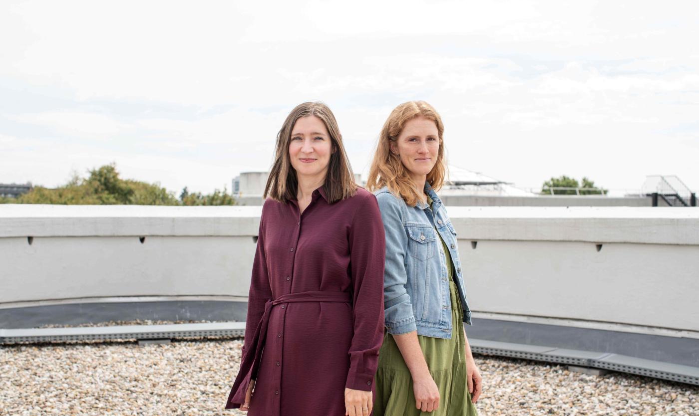 Noëmi Verreyen, teamcoördinator Well-being, en Elly Audenaert, coördinator psychosociale aspecten en VUB-Meldpunt