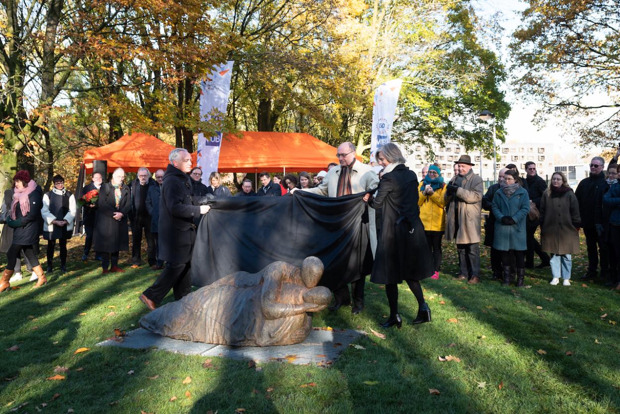 Onthulling monument van Troost