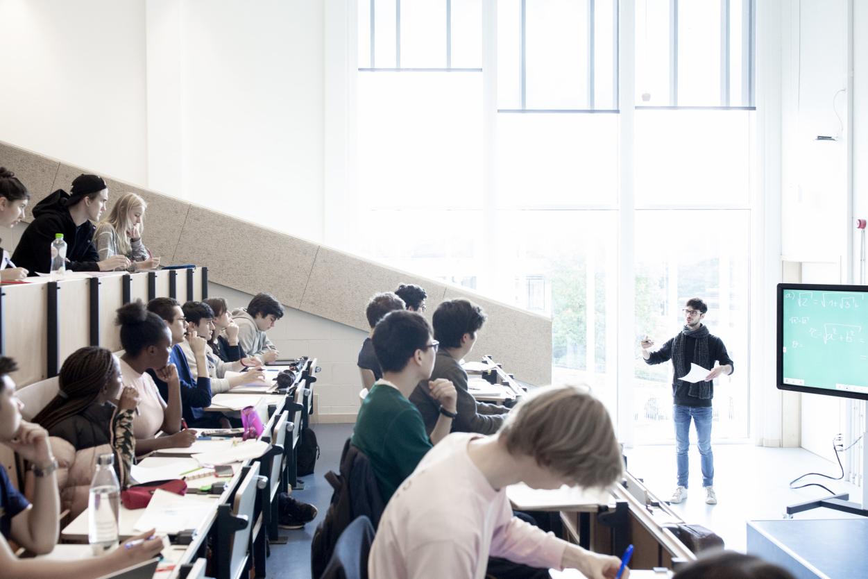 Studenten in aula gebouw I 