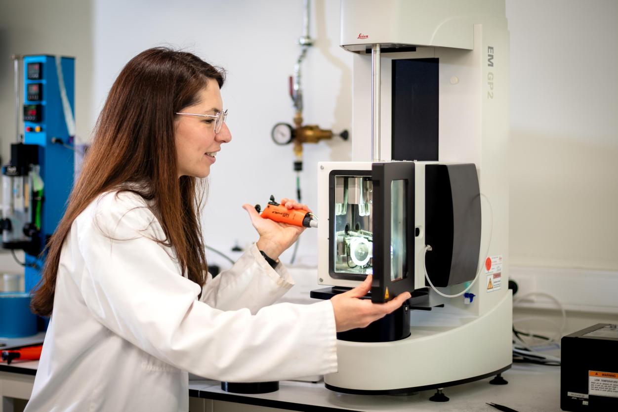 Cryo Electron Microscope research group