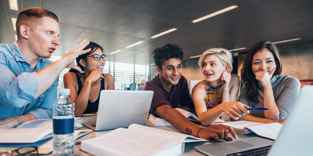 Studenten werken samen