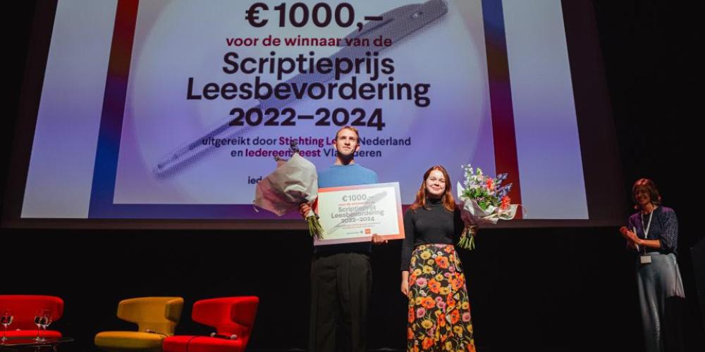 Louis Bogaert met zijn oorkonde Louis Bogaert met zijn oorkonde
