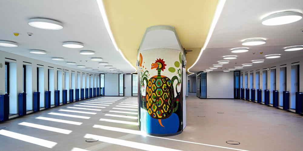 Zicht op open landschapskantoor op tweede verdieping van het gerenoveerde Braemgebouw (foto H. Hermans) Zicht op open landschapskantoor op tweede verdieping van het gerenoveerde Braemgebouw (foto H. Hermans)