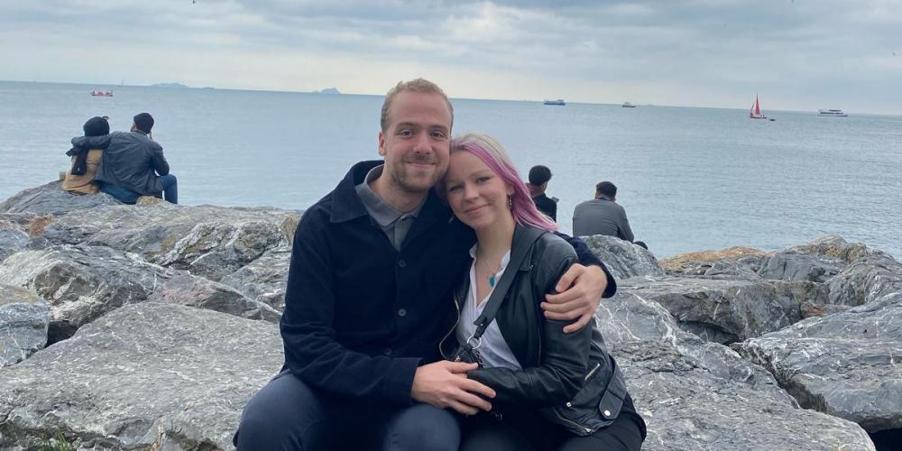 VUB exchange students sanna and emir sitting on a rock