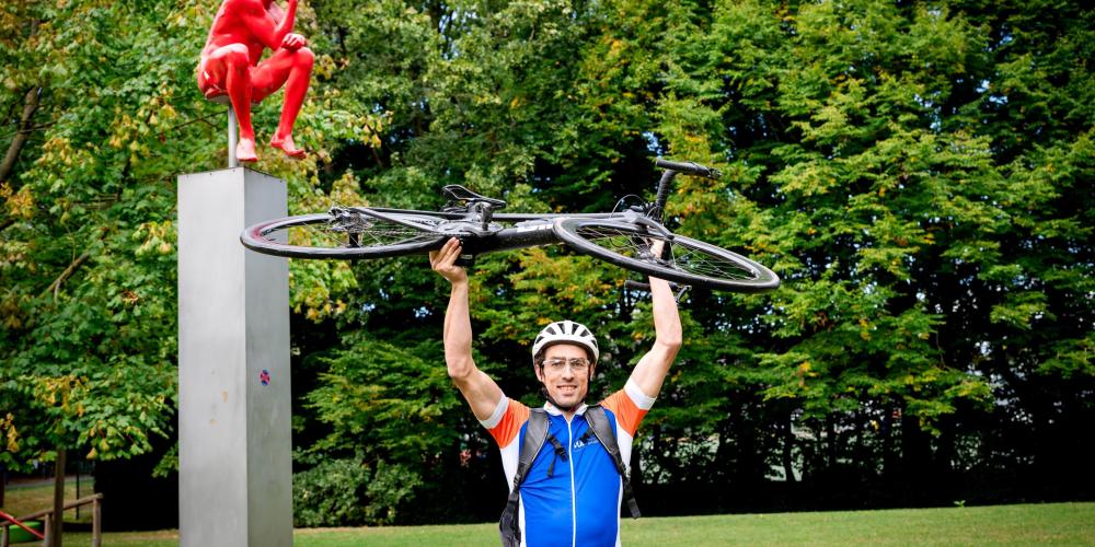VUB Bewegingswetenschapper Dirk Aerenhouts op de fiets