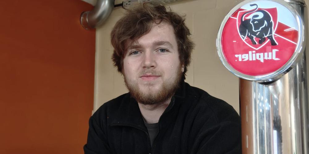 Lucas, barbeheerder Poincafe
