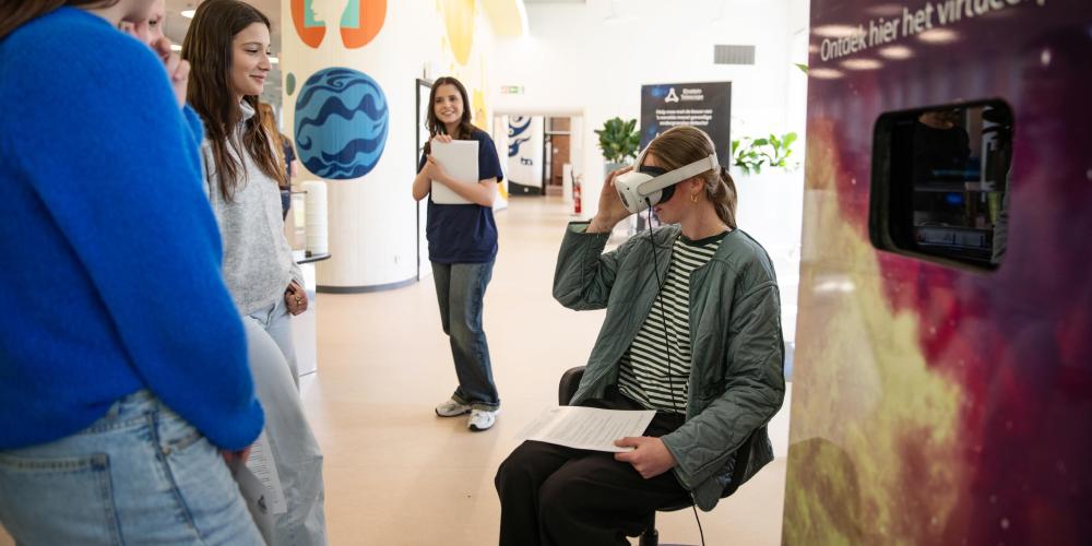 Leerling met een VR-bril